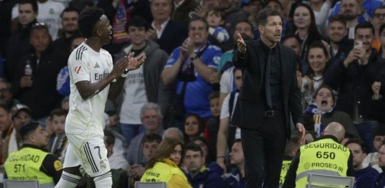 又是你俩！世体：维尼修斯和西蒙尼再次争吵，后者向裁判投诉