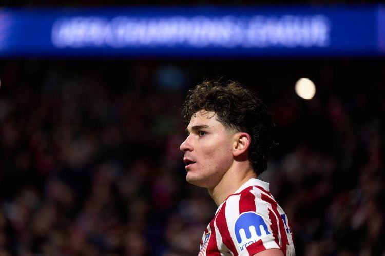 世体：阿尔瓦雷斯成巴萨首选 拉波尔塔希望莱万再留一年