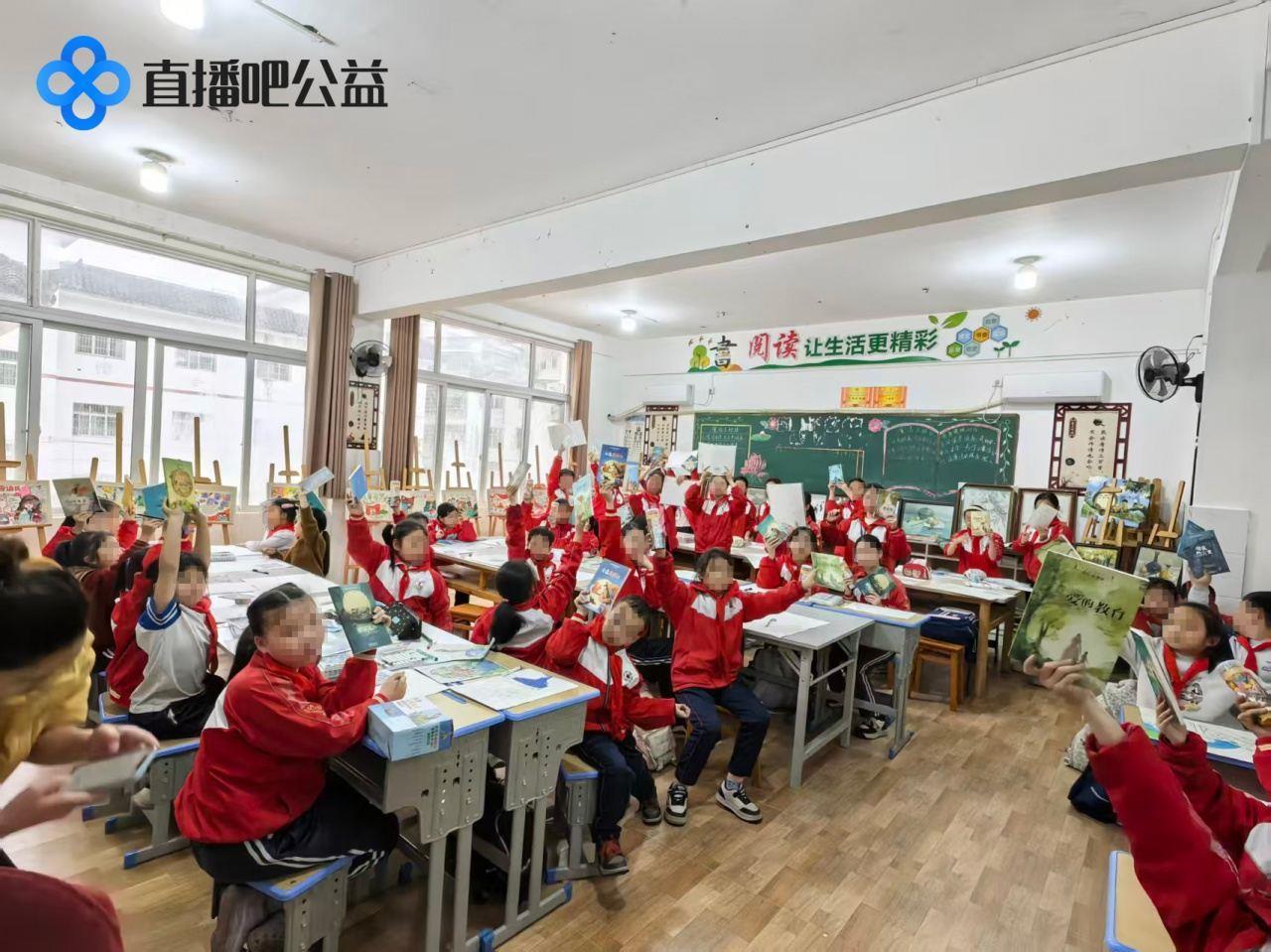 与榕江续写五年公益之约  “马内多多”惊艳小作者