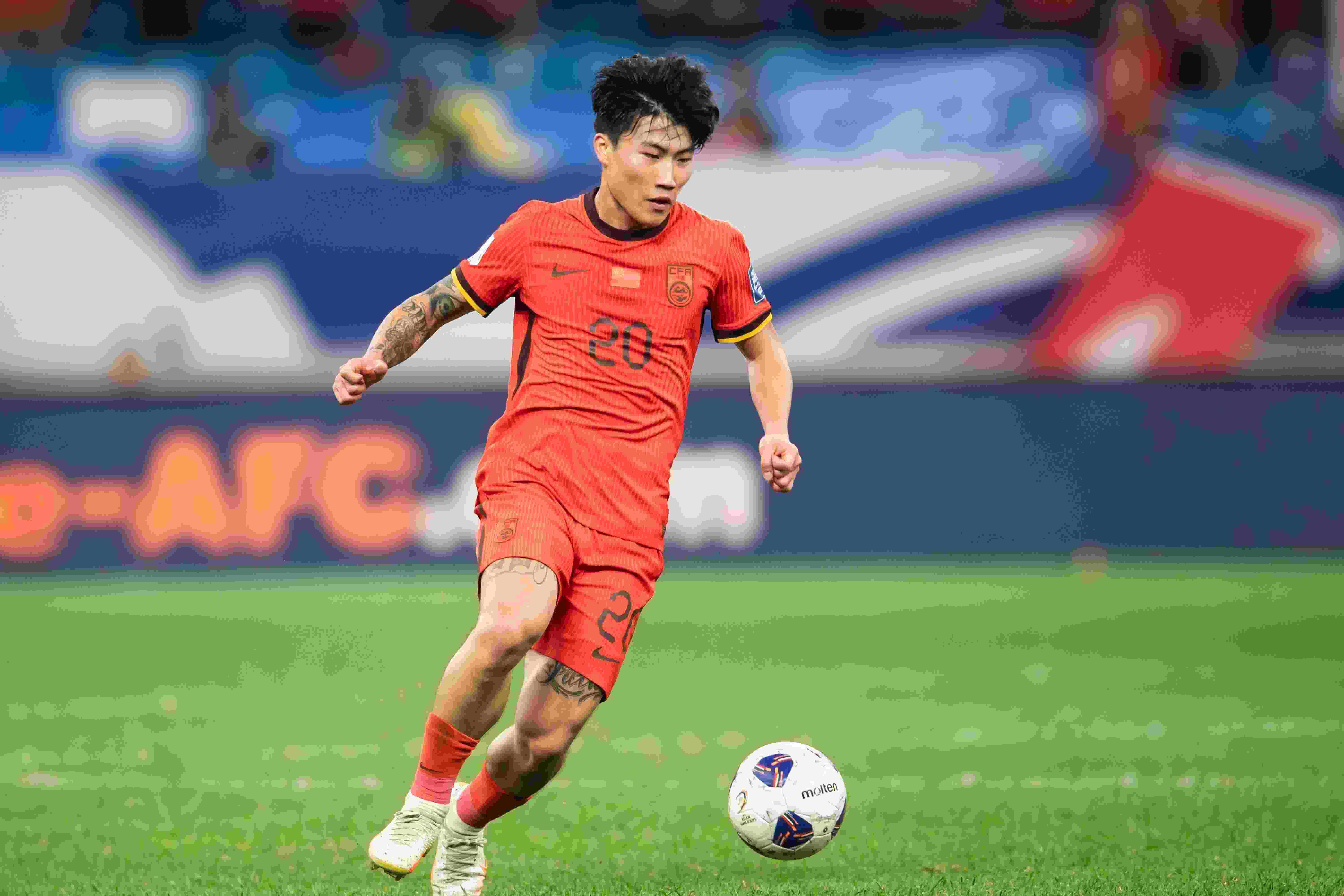 鲁媒：国足新老交替全面铺开，刘洋、黄政宇、谢文能有望竞争首发