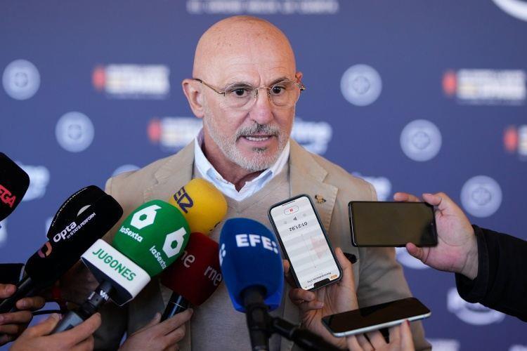 德拉富恩特：奥亚萨瓦尔是世界级球员 罗德里已重返巅峰状态