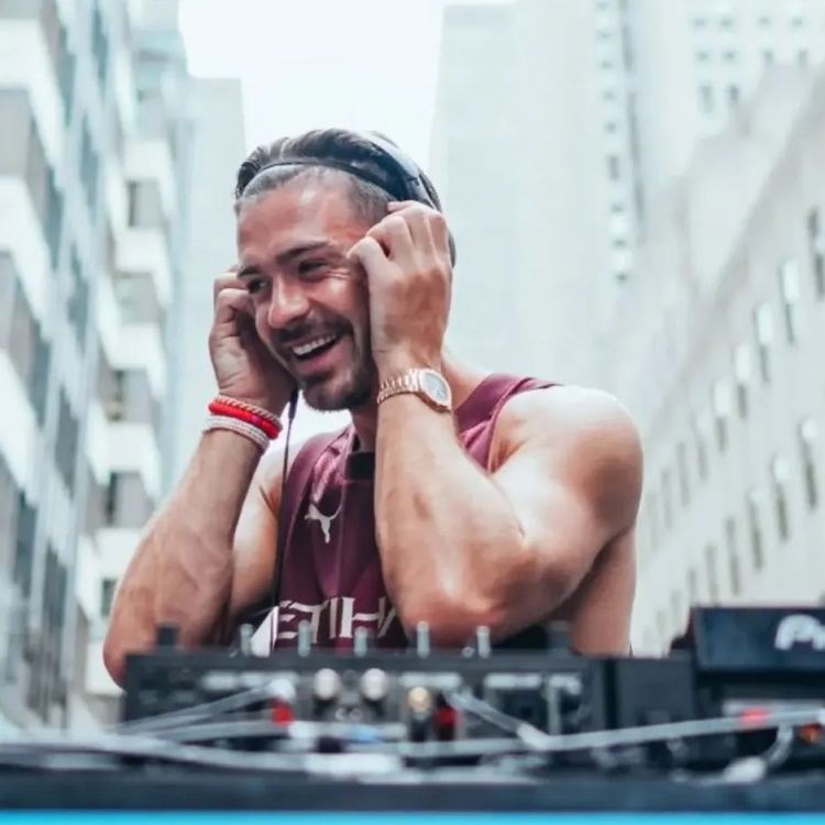太阳报：格拉利什养伤期间跟着吉文的儿子学DJ，艺名DJ Grealo