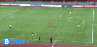 U19国足一开始要换人但场边没准备好，久尔杰维奇非常着急