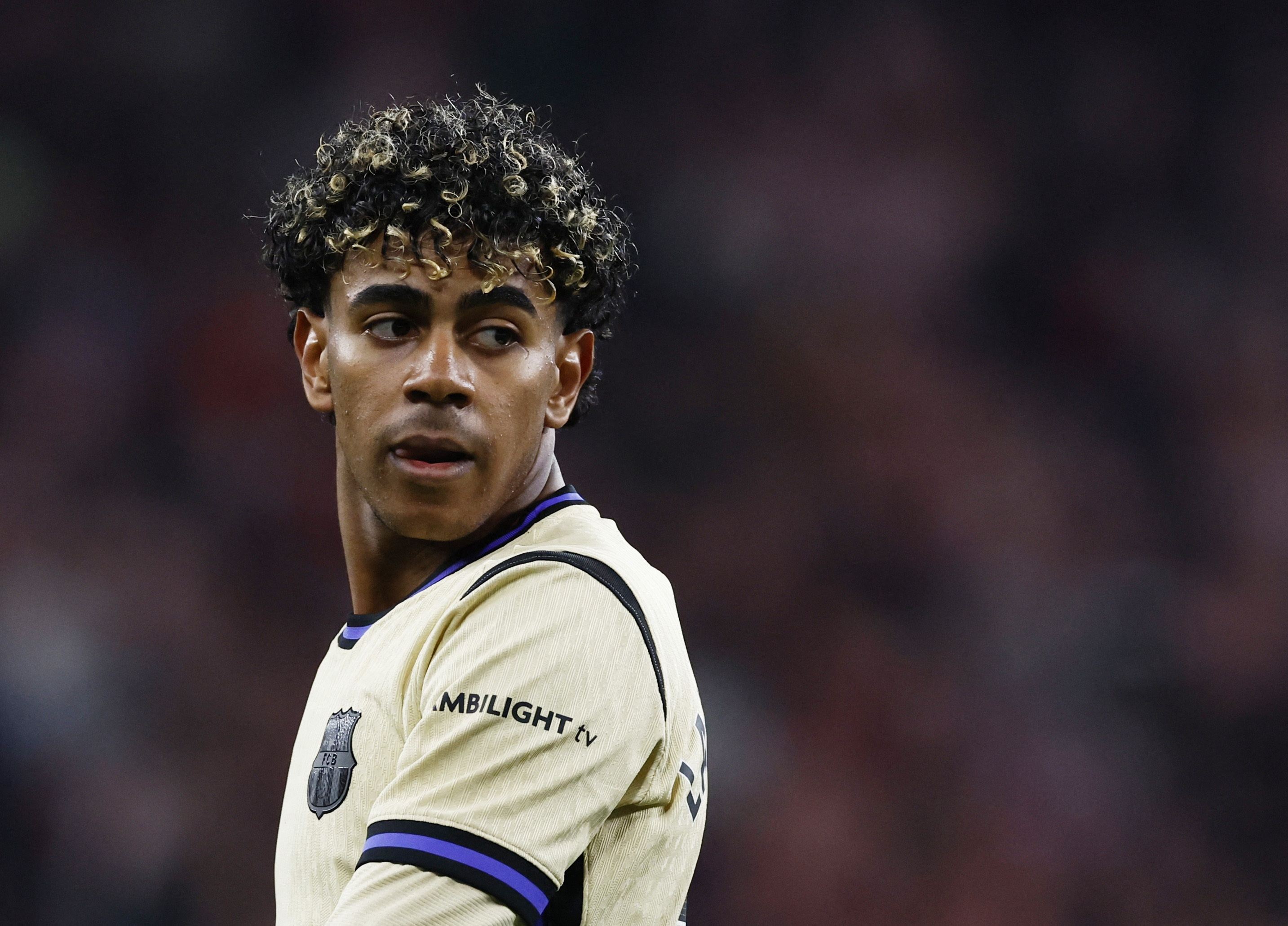 亚马尔回忆童年：家里很穷但为街区感到自豪 小时候玩宝可梦卡牌