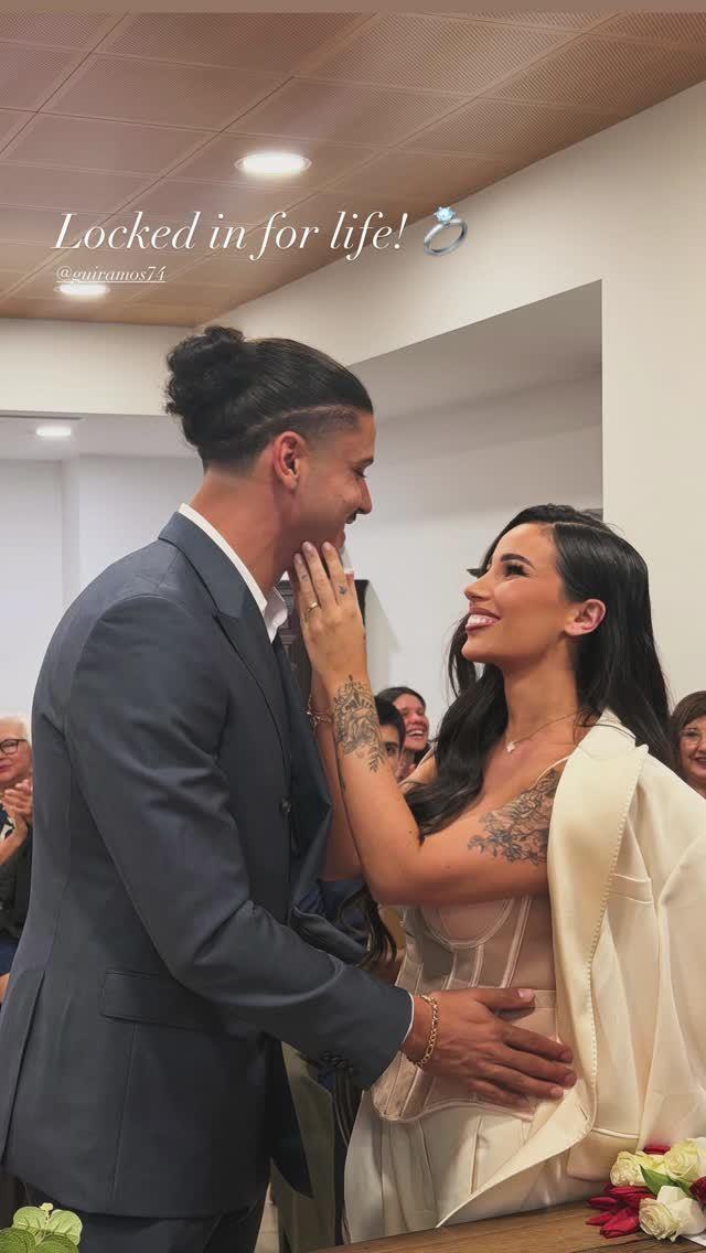 恭喜国安28岁外援拉莫斯与妻子完婚甜蜜拥吻，宝宝刚满6个月