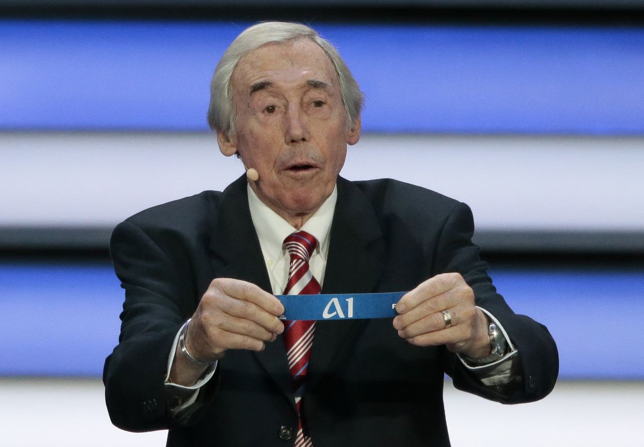 太阳报：英格兰传奇班克斯的球衣将被拍卖，预计成交价20-30万镑