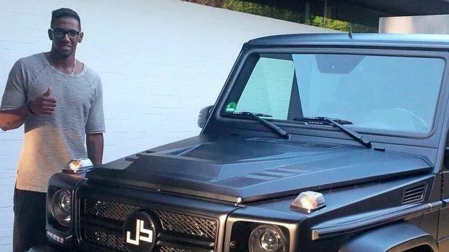 又犯事！图片报：博阿滕无证驾驶奔驰G63被警员拦下 面临巨额罚款