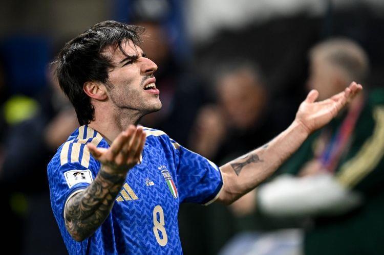 记者：一旦意大利再次失败，足协将会被接管、主席等管理层全下台