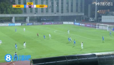 争议判罚！水原后卫送礼邓梦晔晃过门将破门，被判越位进球无效