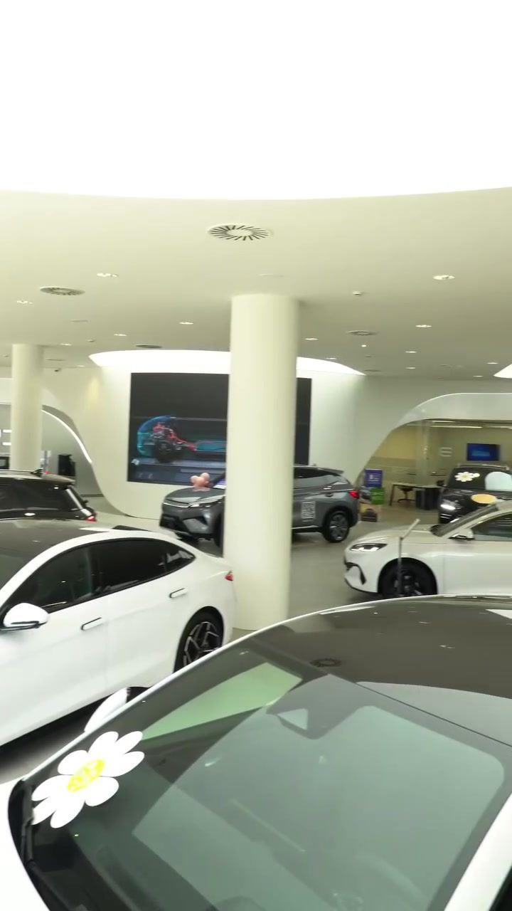 中国制造！瓜帅在巴塞罗那喜提新车比亚迪