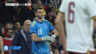 马卡：霍安·加西亚上演西班牙国家队首秀，在西班牙人主场被嘘