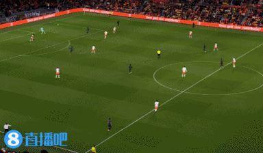 范德法特：德弗里每次参与对抗都会倒地，需要队友帮他解决问题