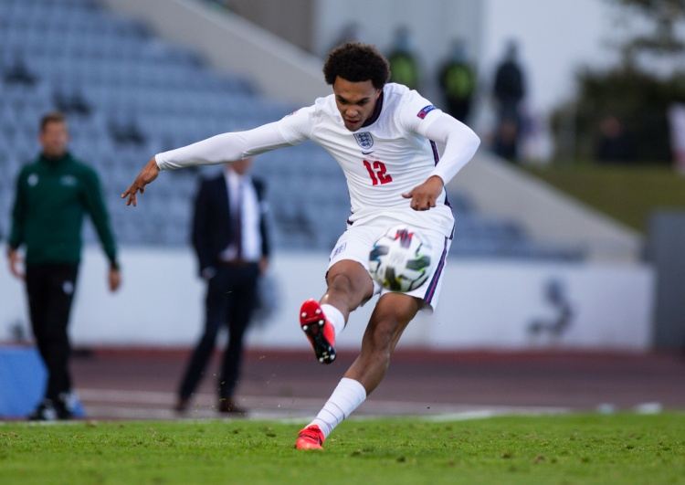 近3个赛季五大联赛英格兰右后卫创造机会榜：阿诺德132次居首