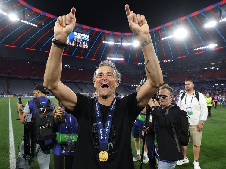 队报：恩里克年薪将涨至税前2000万欧，巴黎希望再拿三四个欧冠