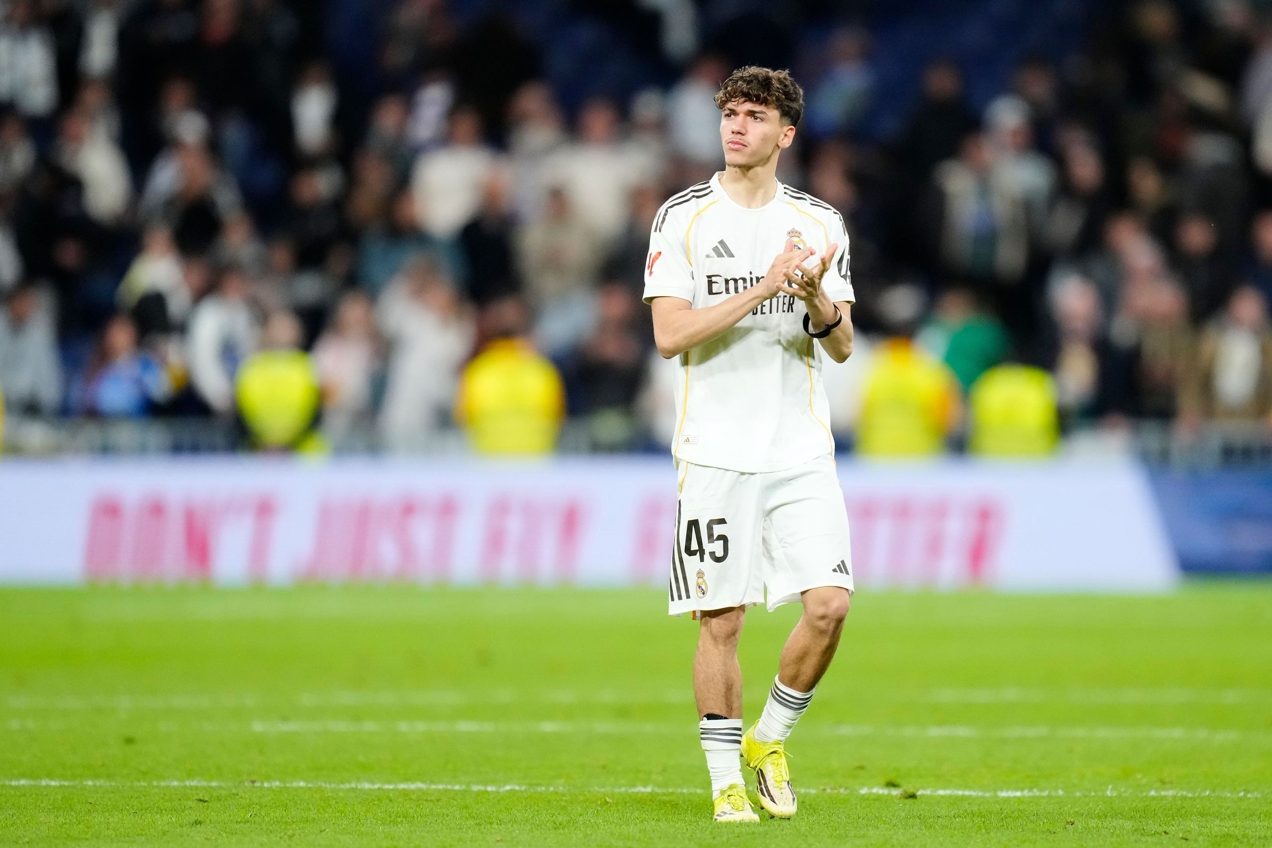 TA：皮塔奇合同解约金1.5亿欧，月薪约12万，每场比赛奖金8000欧