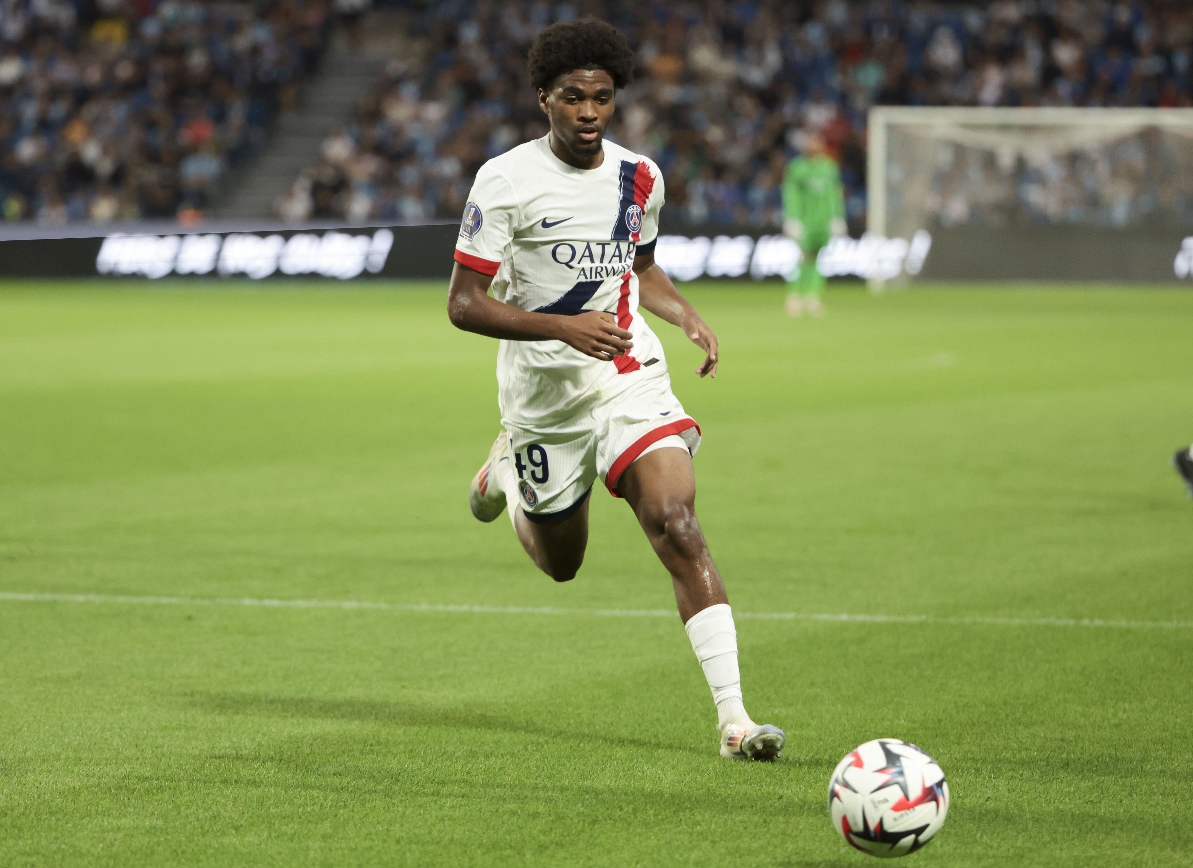 队报：巴黎18岁前锋姆巴耶受到英超关注，球员团队否认参观过曼城