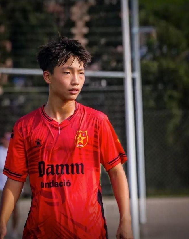 将加盟拉玛西亚U15！？李昊炎去年西班牙联赛首秀攻破巴萨大门