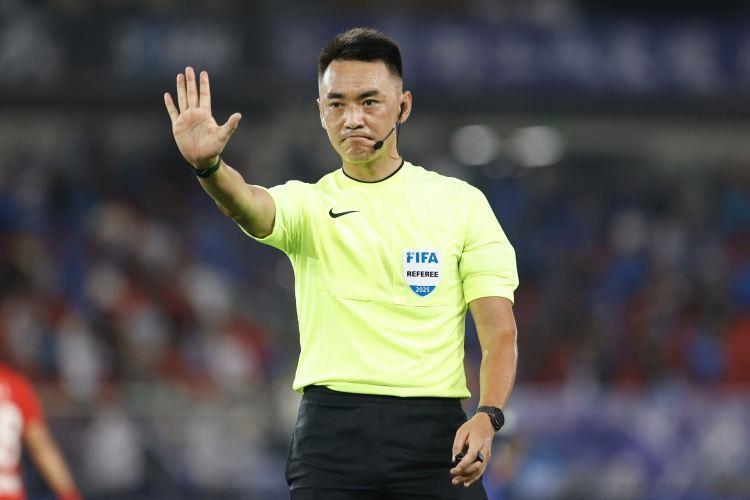 ：国际级裁判杜健鑫受到内部降级处罚 连续三轮执法中甲