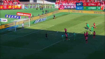 铁人1-0领先国安！孔特手球裁判回看VAR后判点，姆本扎连场破门