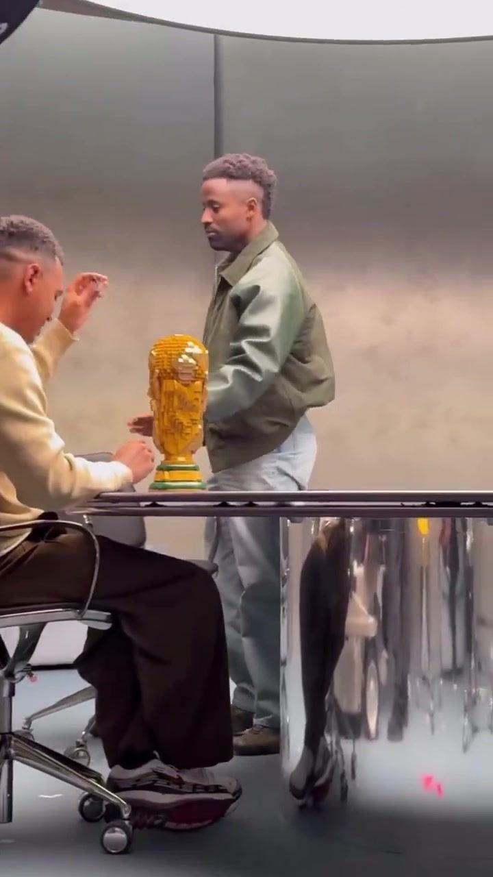 世纪广告！马卡：维尼修斯替身晒花絮 4位巨星是否同时在场引猜测