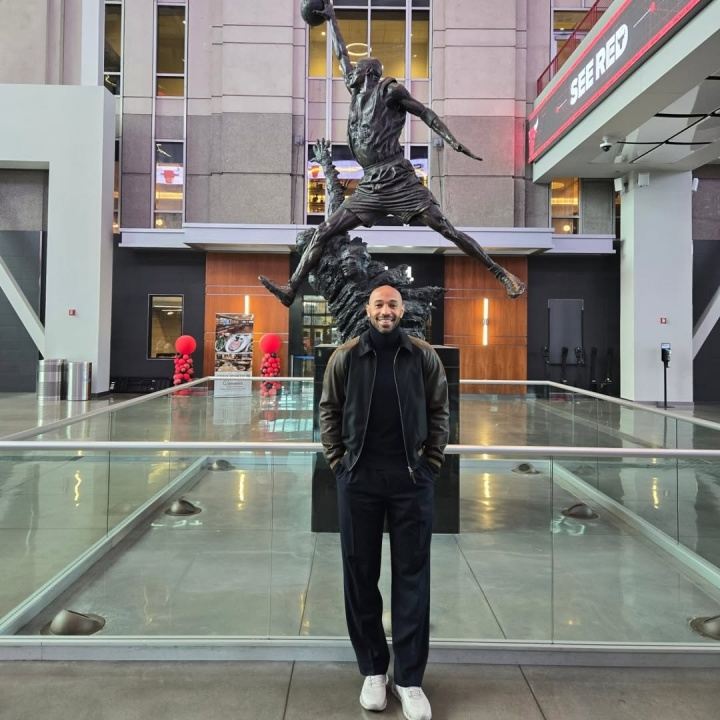 太阳报：已退役12年的亨利周薪近10万镑，做评论员、投资涉猎颇多