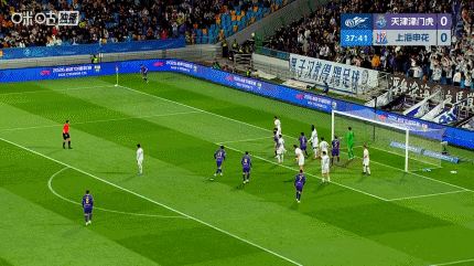 津门虎赛季首球！盖伊手球送点 谢蒂内点射破门助球队1-0领先申花