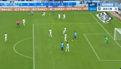 天空之城 ！新鹏城5-2三镇的比赛3个进球都是头球打进