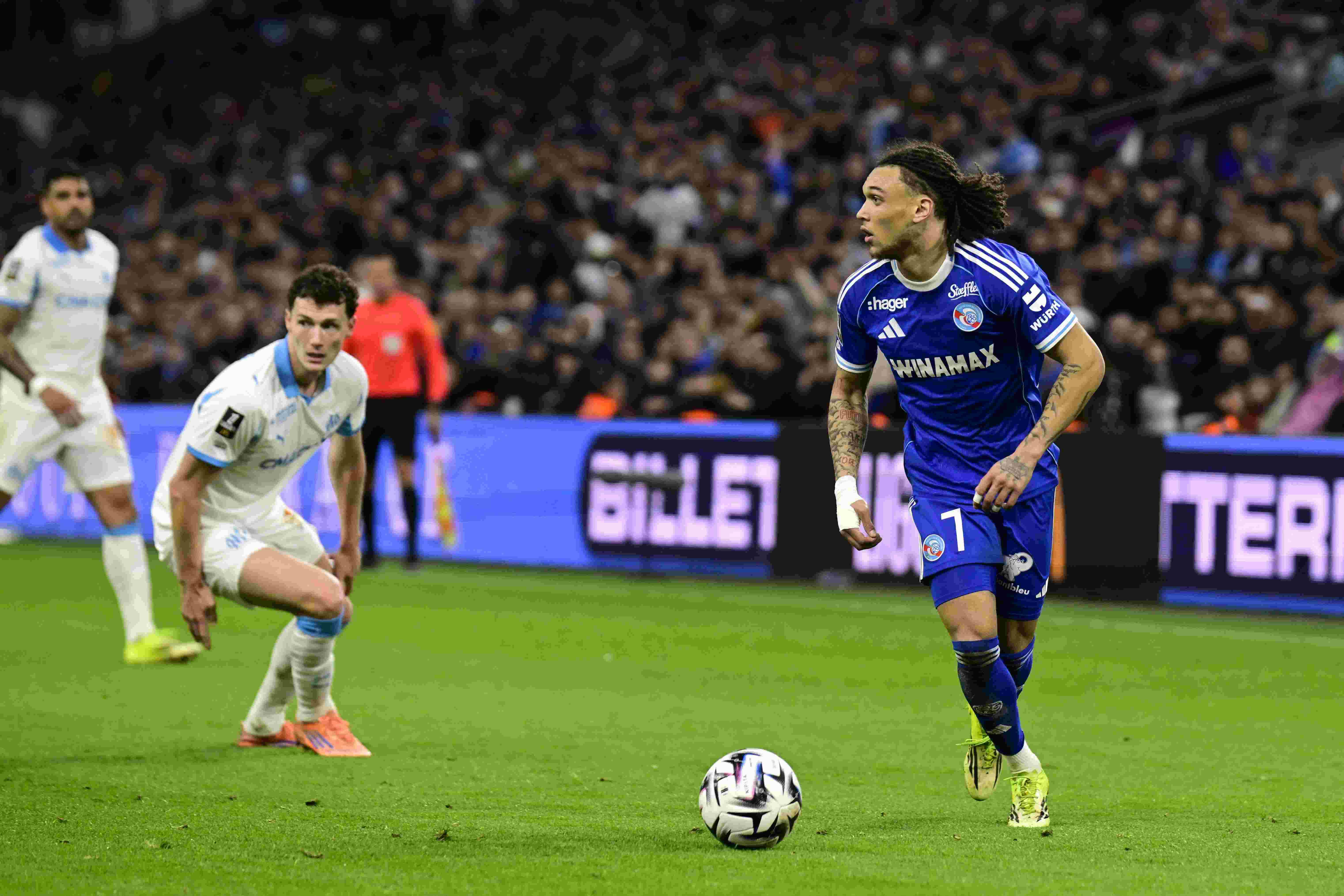 德天空：多特有意21岁中场莫雷拉，白堡要价3千万到4千万欧