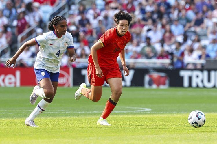 津媒：邵子钦处职业生涯重要上升期，留洋本菲卡目标踢女足欧冠