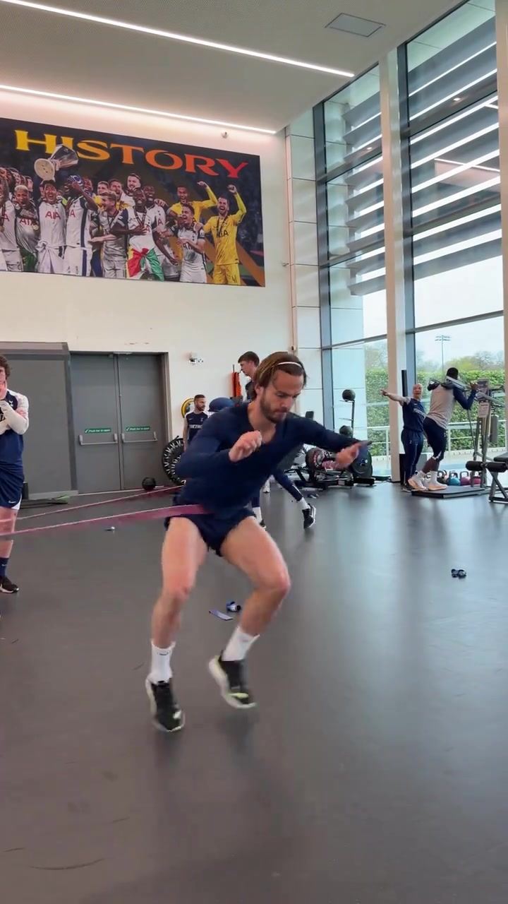 季前赛遭ACL！麦迪逊更新恢复训练视频，两腿肌肉差距明显引热议