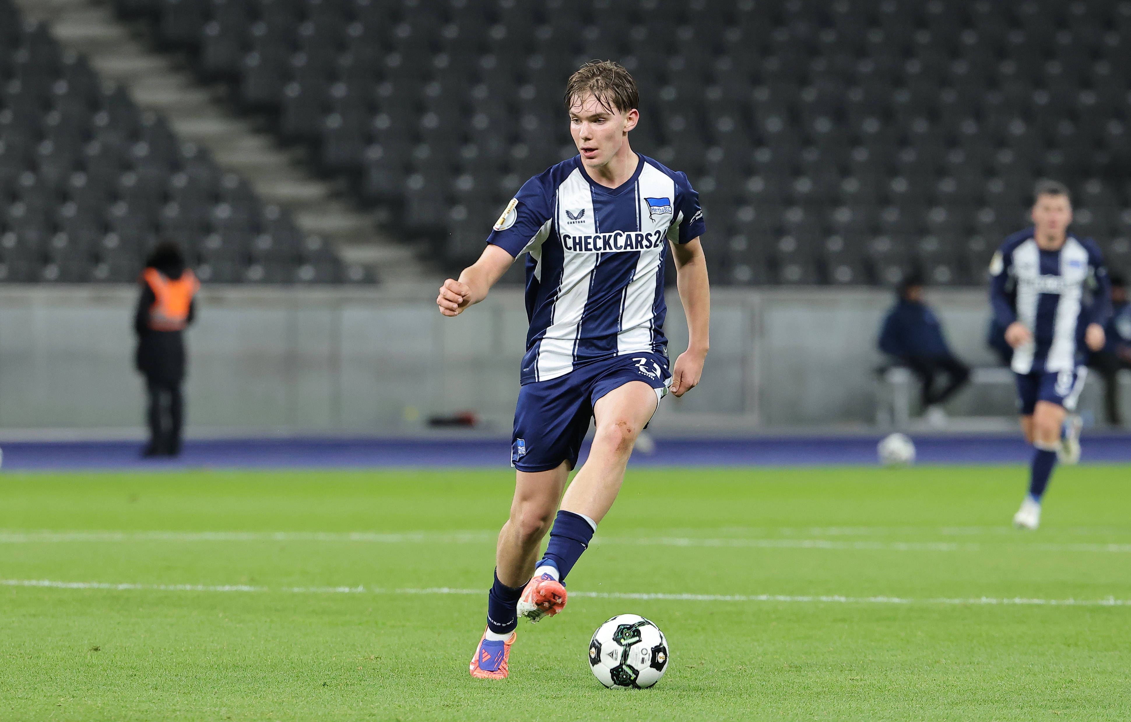 德媒：曼联、曼城、拜仁、巴黎、皇马、巴萨等多队关注艾希霍恩