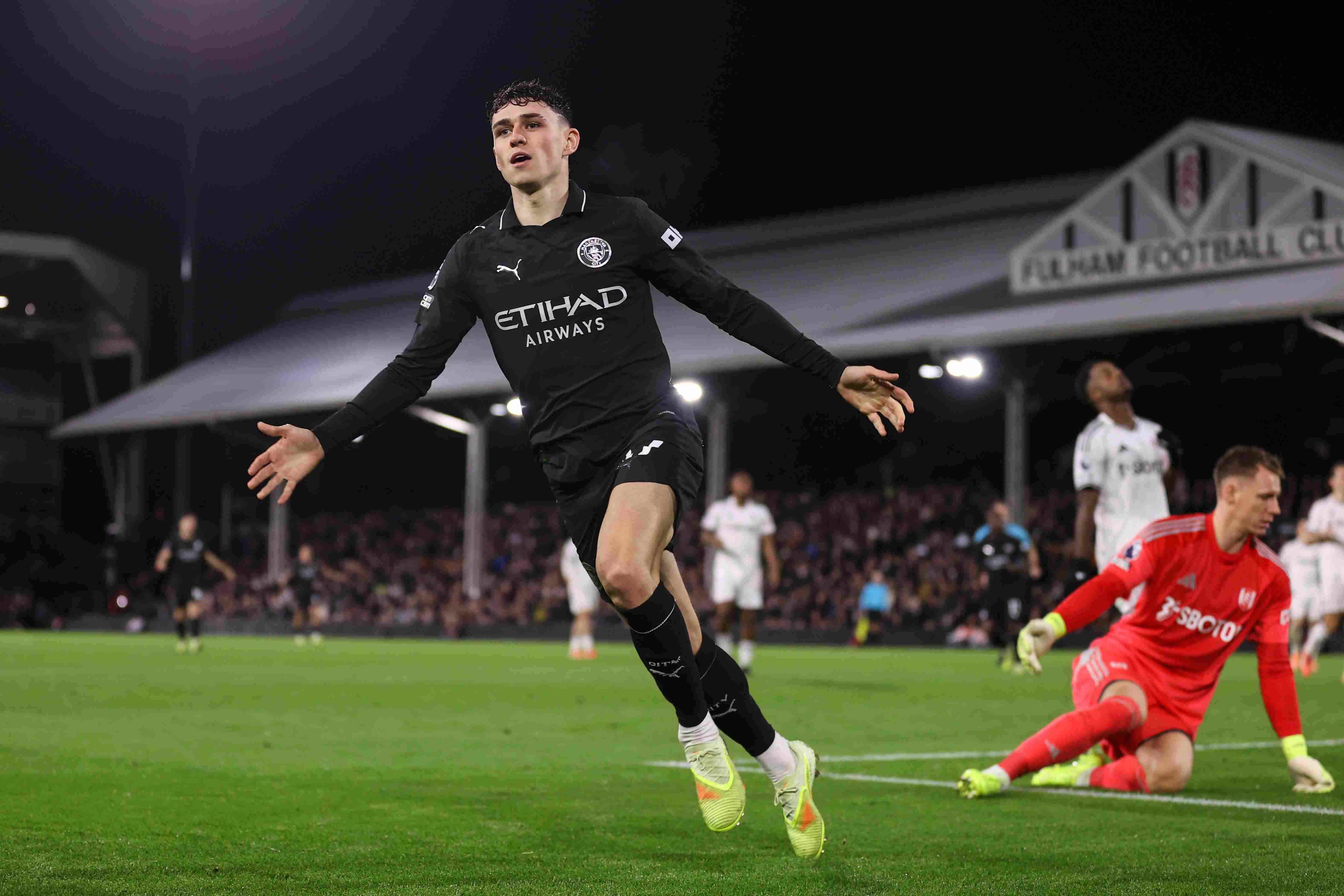 法尔克：拜仁并未着眼今夏引进福登，正在寻找迪亚斯的替补