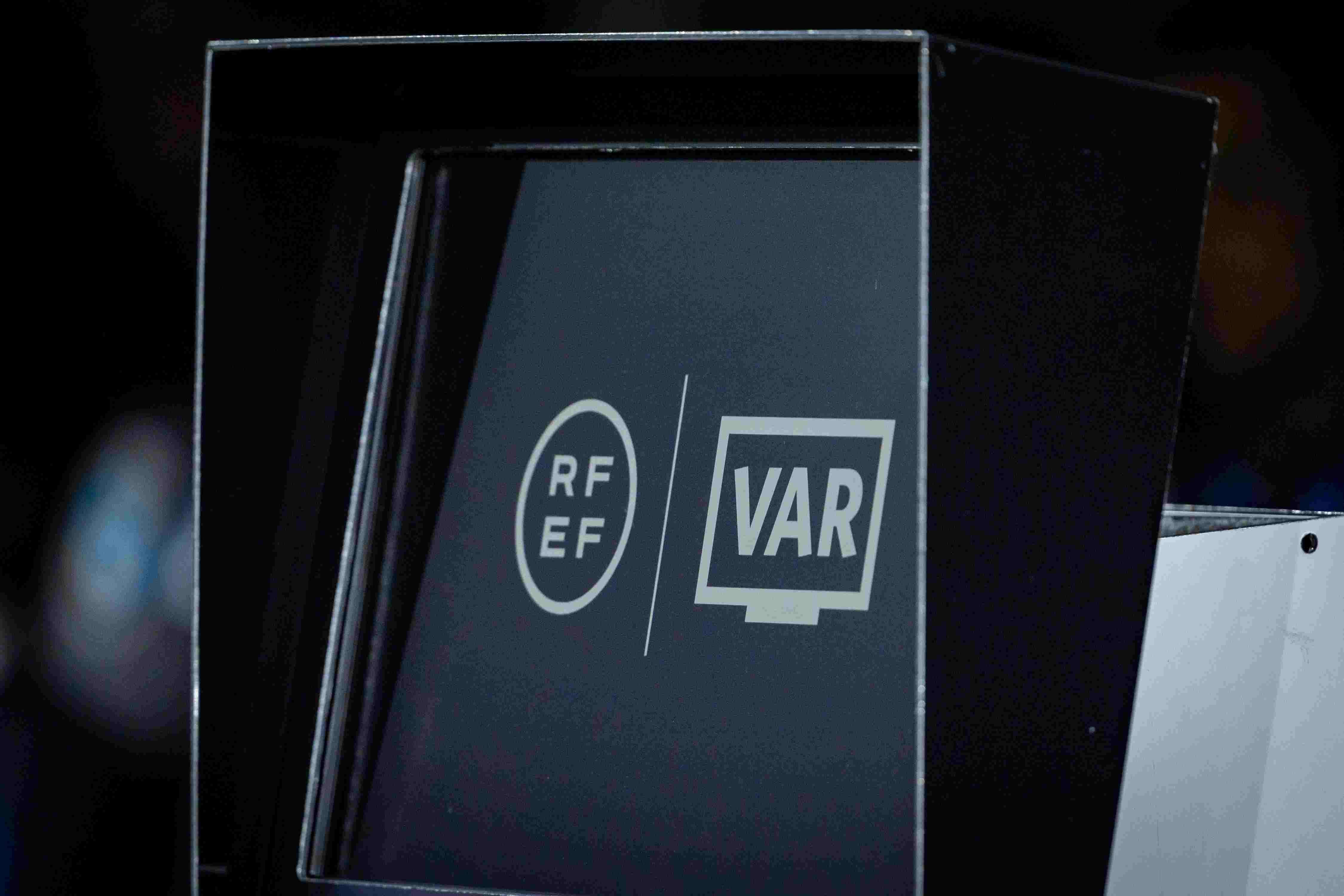 世体：警方抓获一男子诈骗6名南美球员，骗对方能来西班牙踢职业