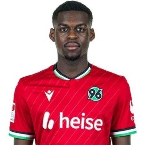 图片报:法鹰有意20岁后腰阿塞科 拜仁已激活回购且预计要价数千万