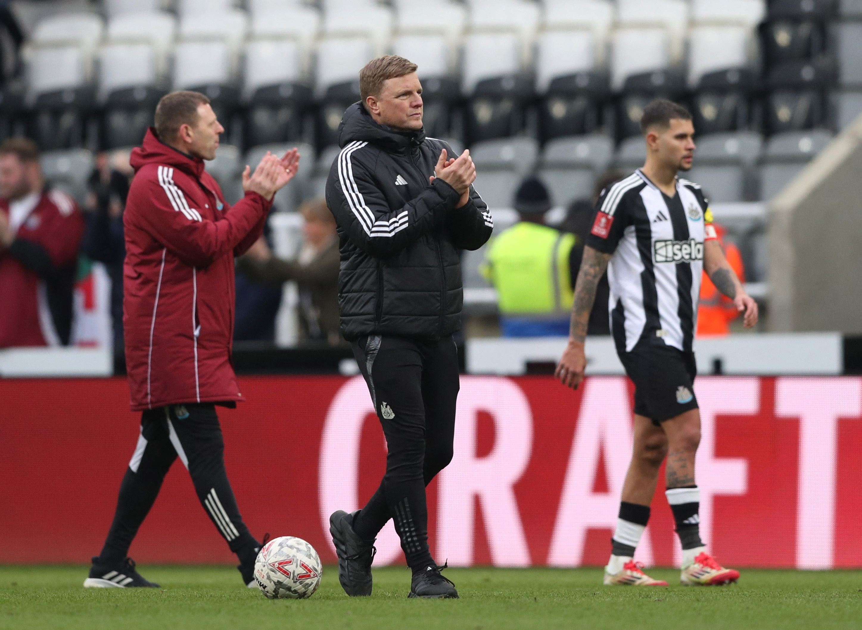 泰晤士报：纽卡董事会支持埃迪·豪，他的帅位不会受影响