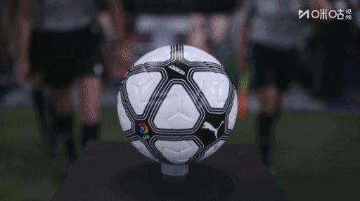 穿越！皇马穿90年代夹克，赫罗纳穿91年球衣，转播也采用复古风格