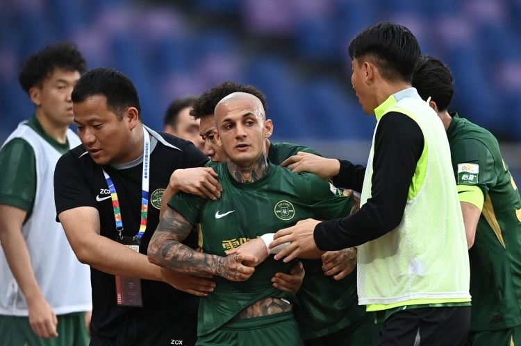 足球报：米特里策非常懊悔并诚恳道歉，俱乐部对其进行了安抚