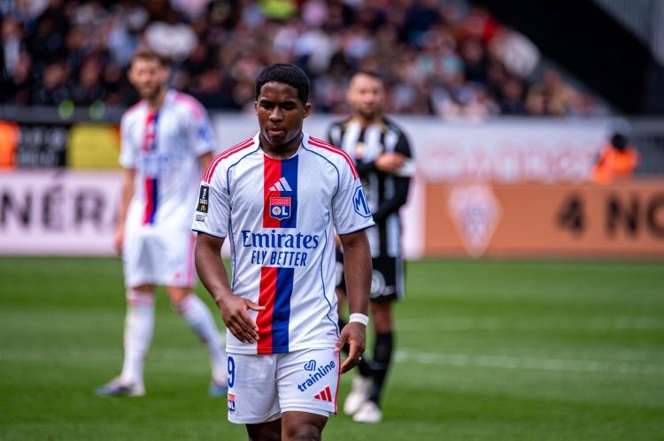 8场法甲球荒！队报：恩德里克肢体语言消极，丢球回防积极性低