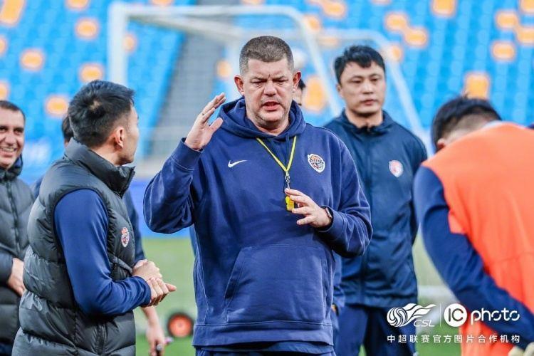 踩场掠影 球队完成在天津泰达足球场的踩场训练！