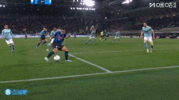 前裁判：加蒂的手臂触球但已经紧贴身体，VAR不判点球是正确的