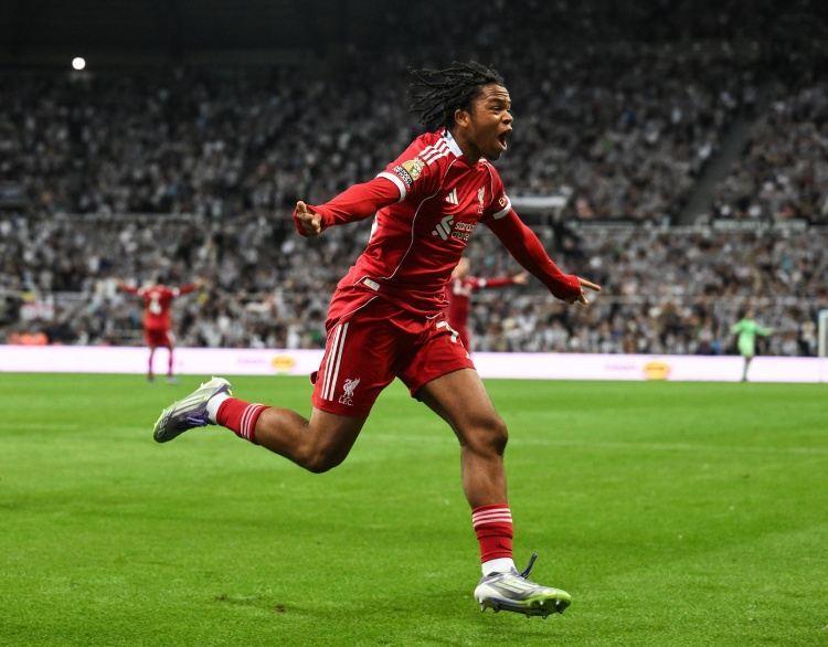 恩古莫哈谈进球：罗伯逊为我创造空间，所以内切后瞄准了球门死角