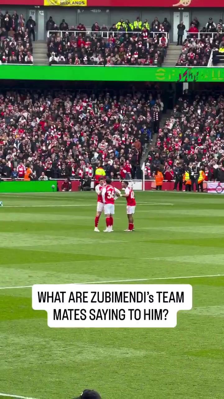 这是咋了？昨日比赛期间，阿森纳球员不断安慰苏维门迪