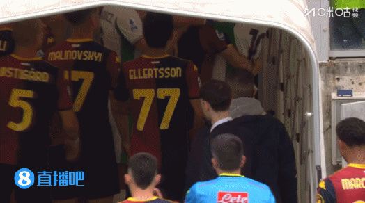 活久见！意甲半场结束后球员通道打架，两队一人一红均10人应战