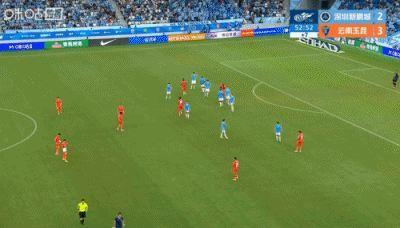 染红！记者：玉昆替补席染红是因飞踹座椅泄愤 赔偿 罚款约10万元