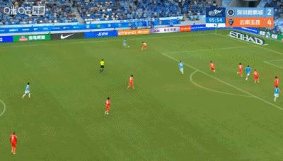 再扳一球！张宸梁97分钟手球送点 韦斯利点射破门，新鹏城3-4玉昆