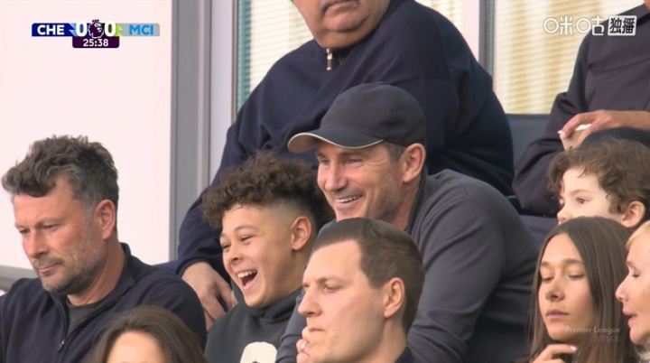 神灯现身！兰帕德出现在斯坦福桥现场观战切尔西vs曼城