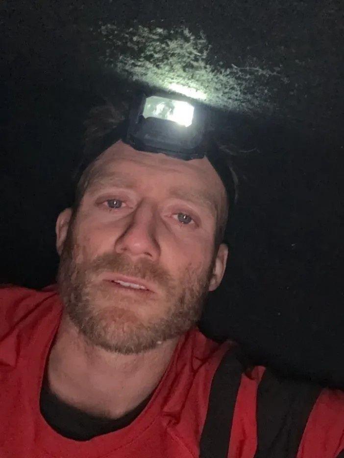 恐怖片开场？许尔勒晒洞穴探险照：凝视深渊找到了怪物，它美极了