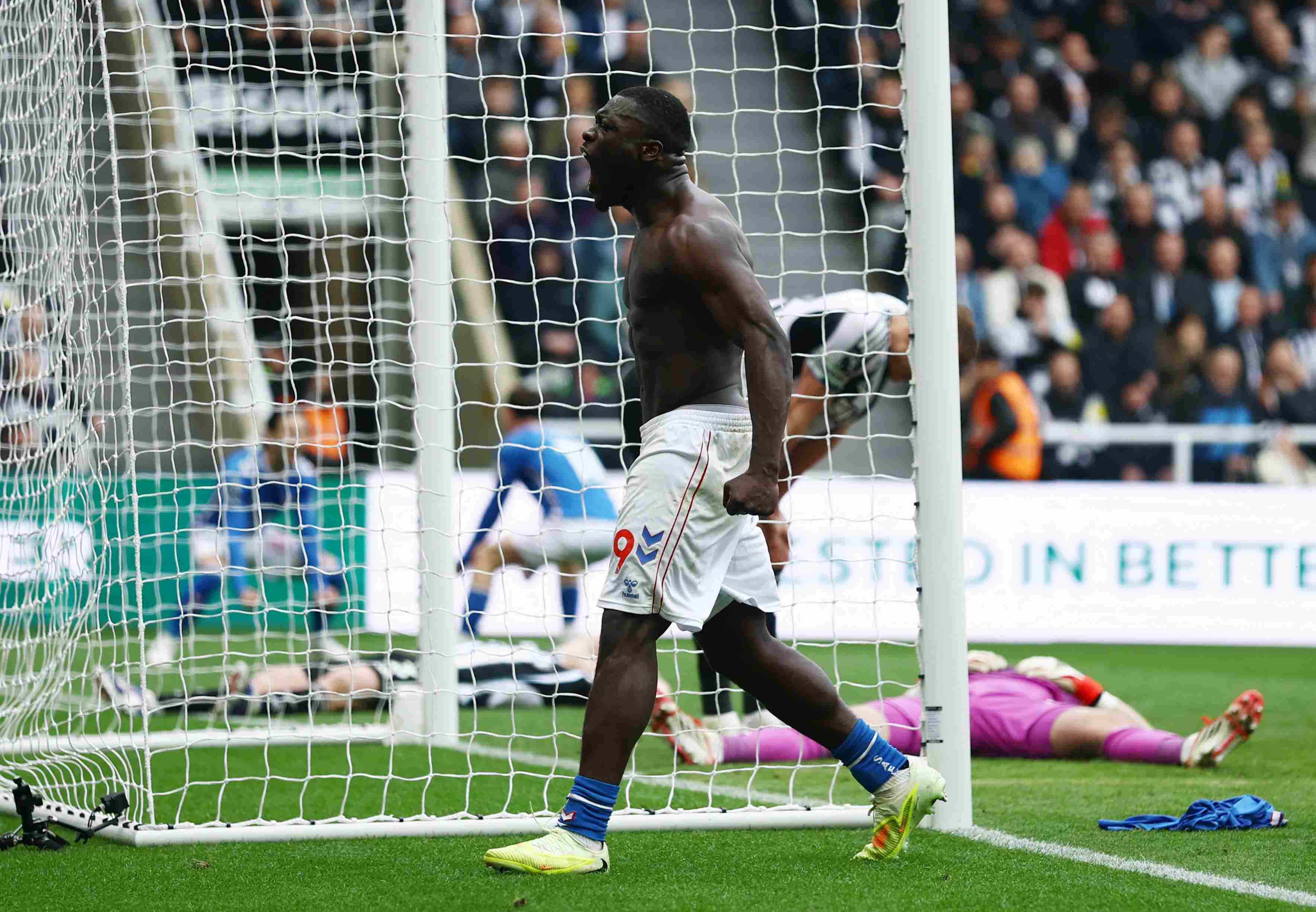 英超声援桑德兰前锋布罗比：我们与桑德兰同在，强烈谴责种族主义