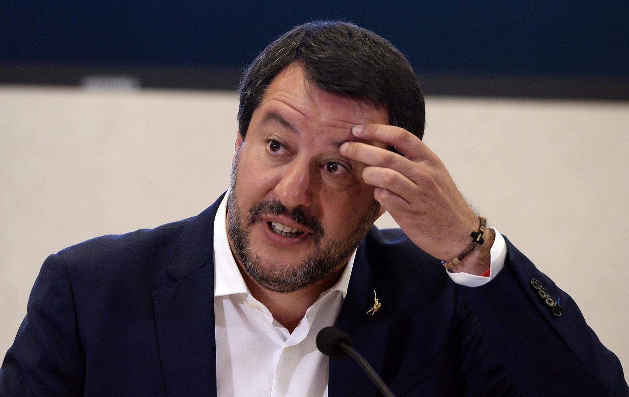 意大利副总理：希望足协主席选举有新面孔，我在圣西罗嘘米兰全队