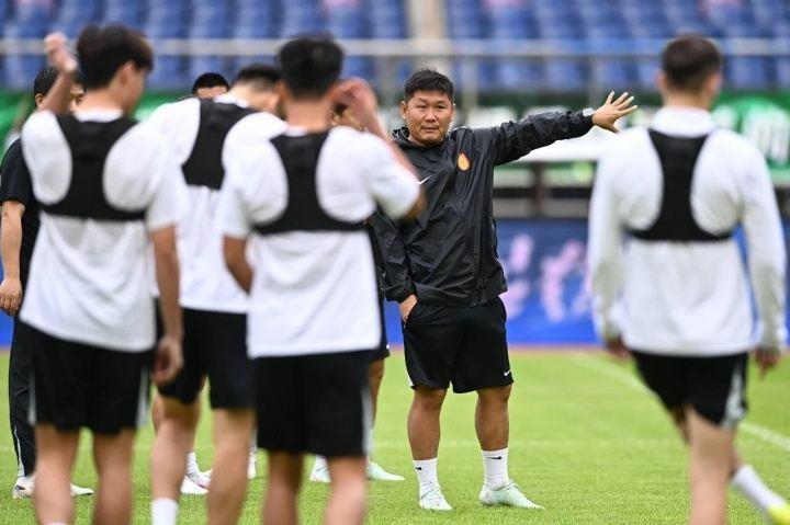 带出中超最大黑马！他让球迷们“排队道歉”